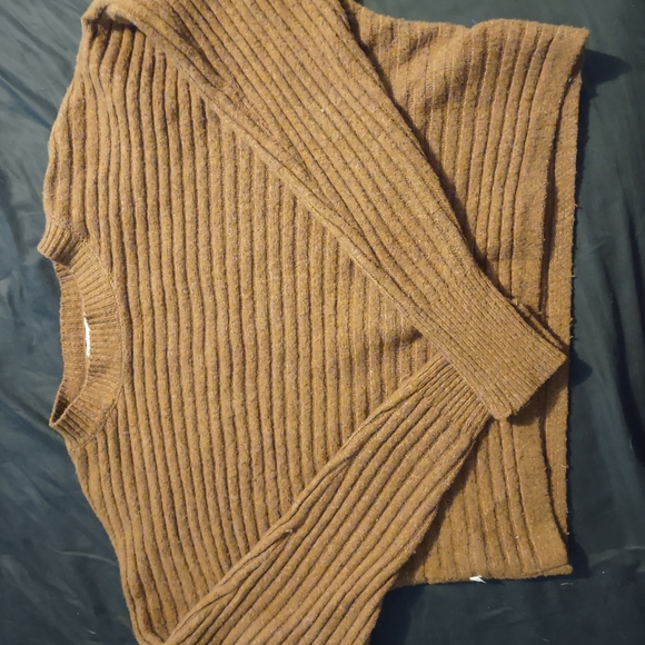 Sweaters - Picture 9 of 12